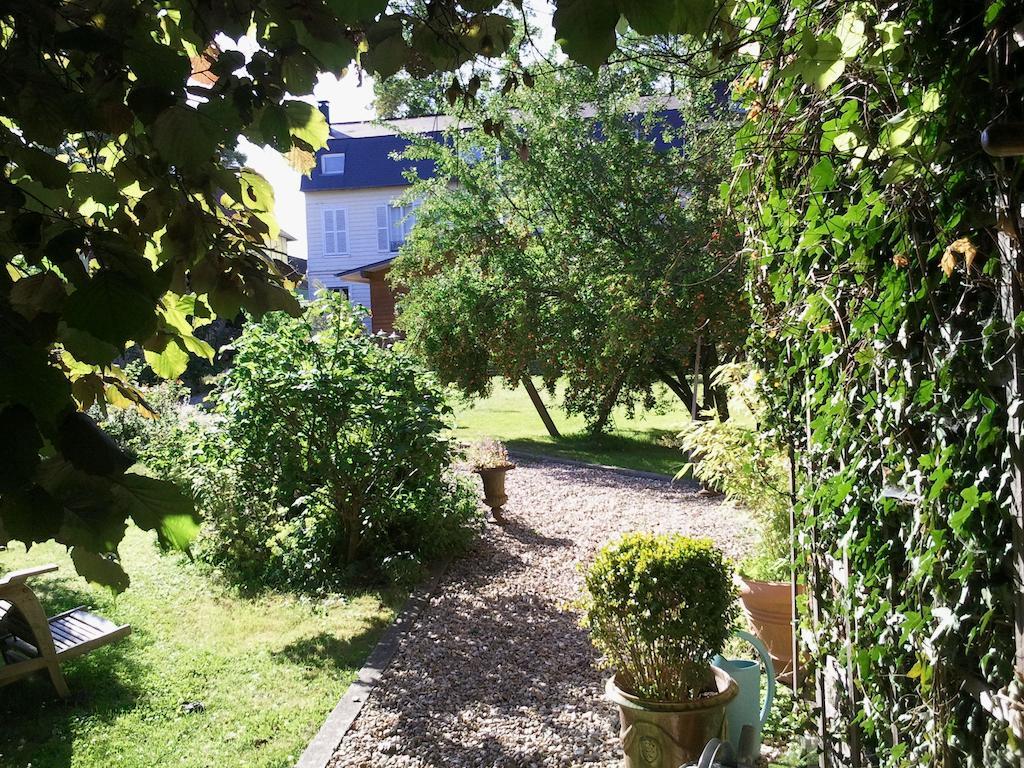 Au Fond Du Jardin Maison D'Hotes Сен-Саен Номер фото