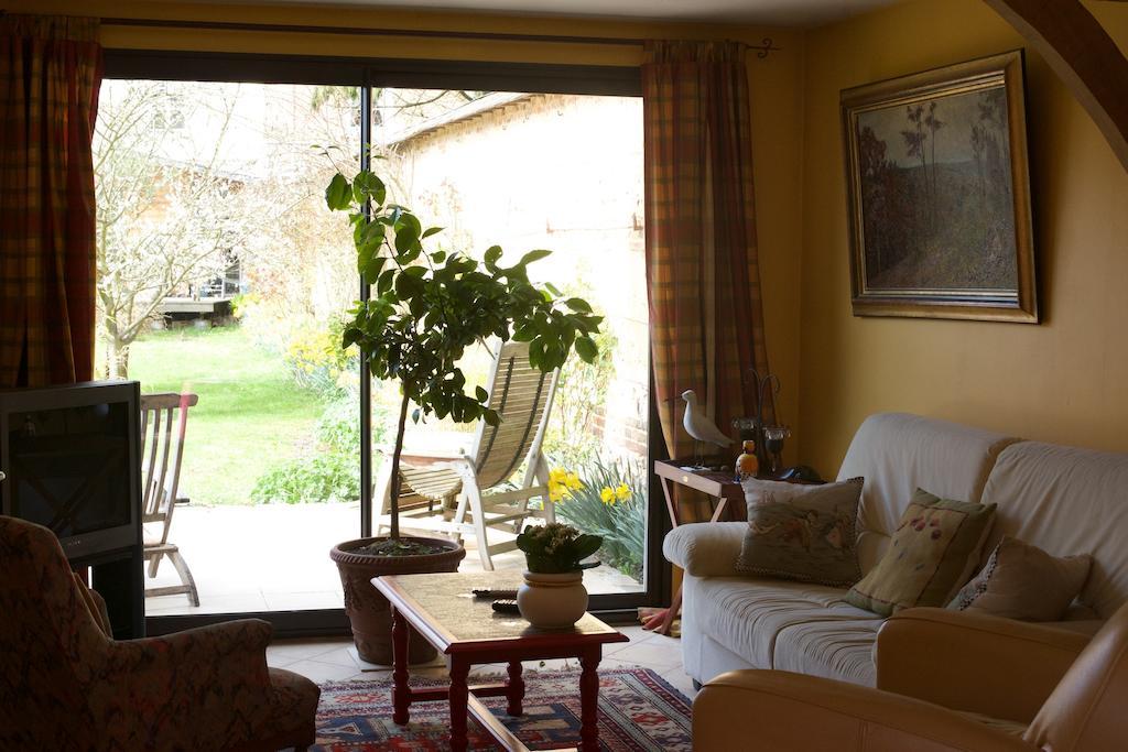 Au Fond Du Jardin Maison D'Hotes Сен-Саен Номер фото